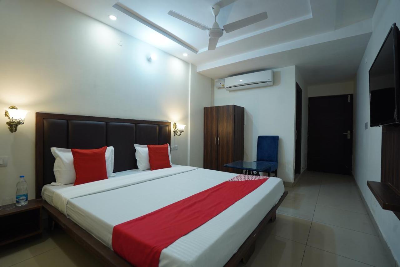 Hotel O Grey Orchid Ludhiana Exteriör bild